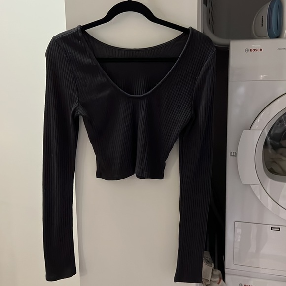 Black long sleeve crop top - Picture 2 of 2